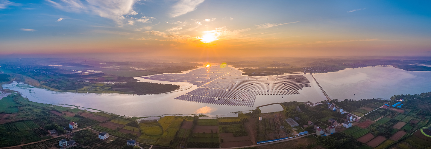365在线体育投注官网,beat365在线体育科技江西鄱阳123.235MW “渔光互补”型光伏发电扶贫项目